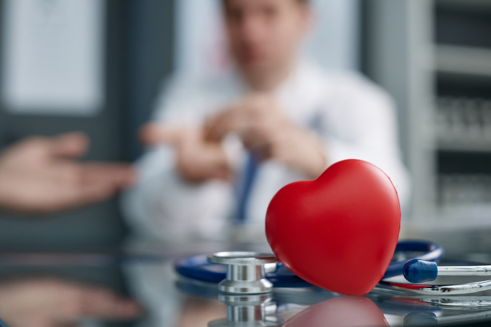 Rotes Herz am Stethoskop